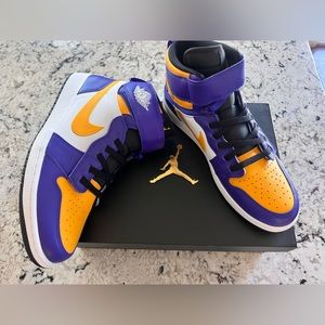 Air Jordan 1 Hi Flyease - Mens size 13